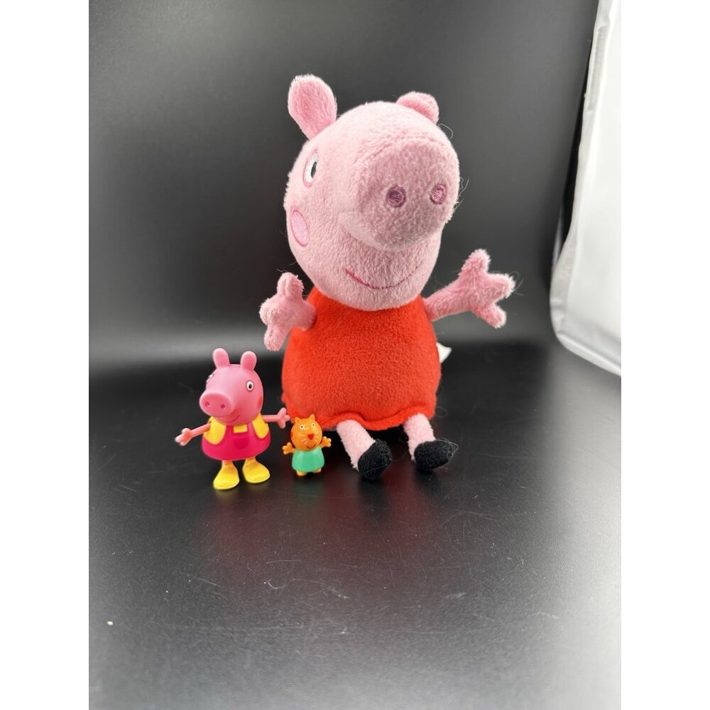 Peppa Pig Kitty Action Figure And Plush Stuffed Animal Lot‎ of 3
